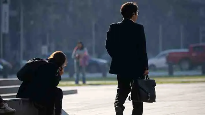 La silenciosa crisis laboral que acecha a los jóvenes: "Una máquina puede ser más barata y productiva"